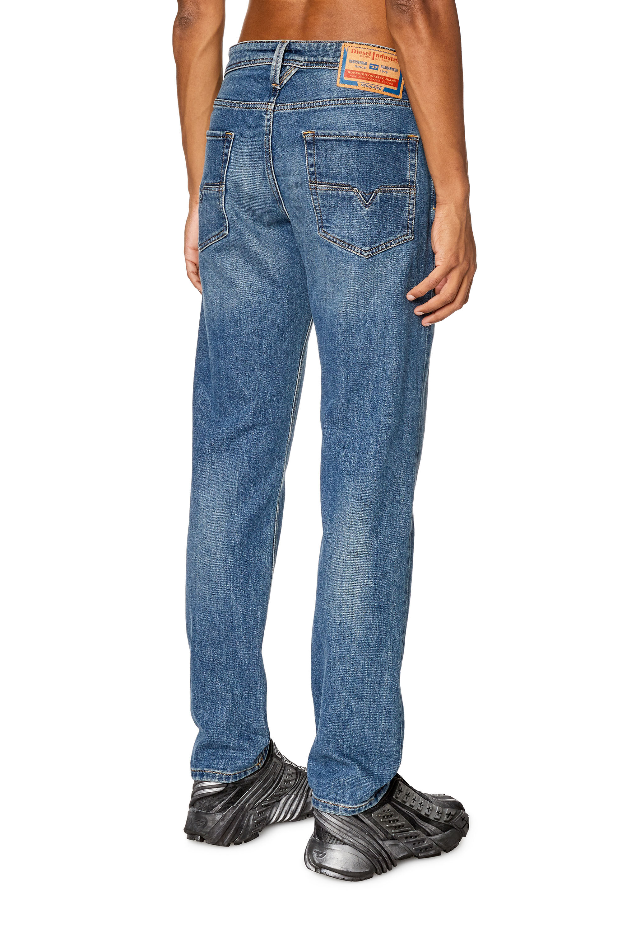 Diesel - Tapered Jeans 1986 Larkee-Beex 09F88, Tapered Jeans - 1986 Larkee-Beex Homme in Bleu - 4
