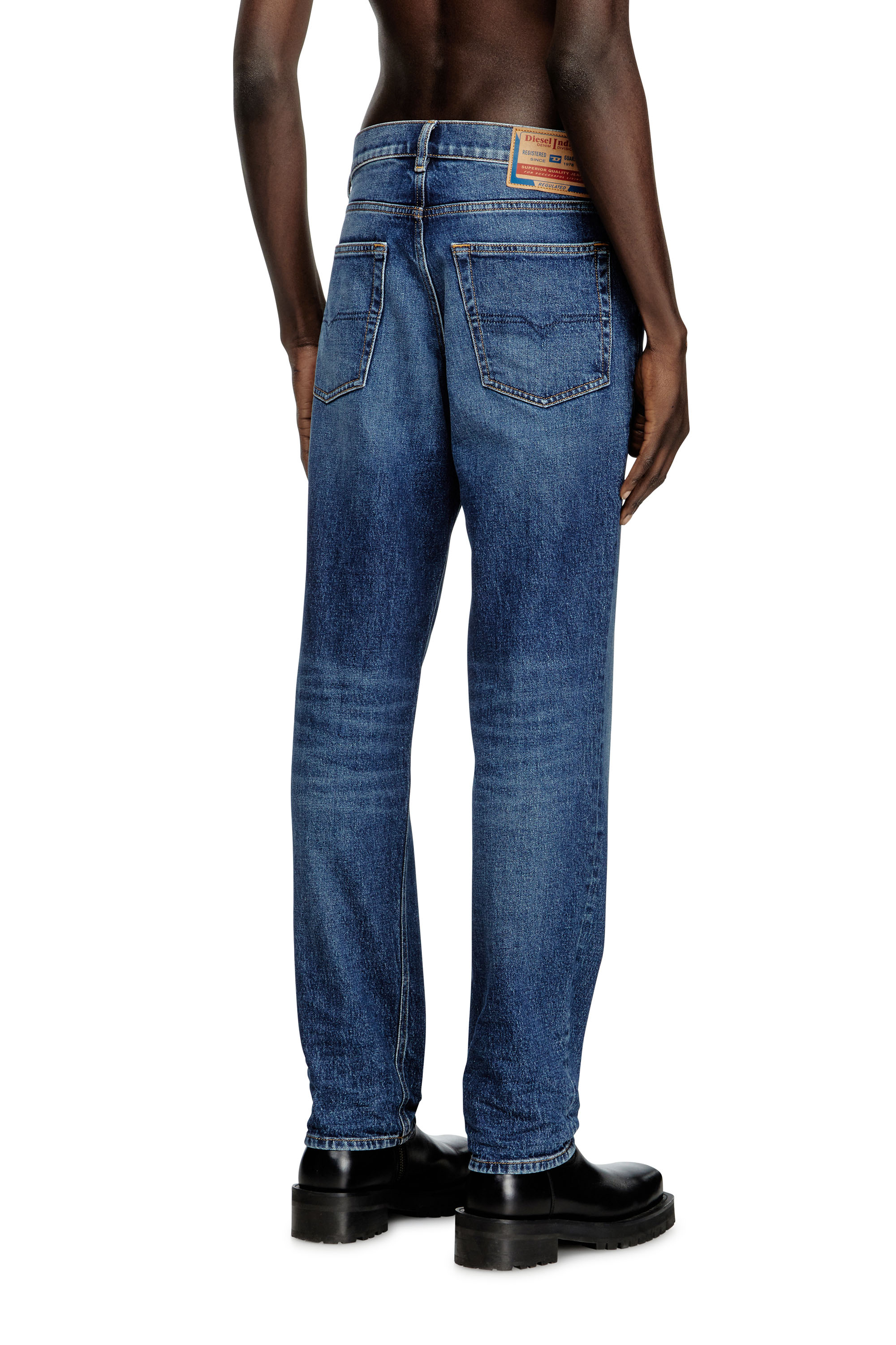Diesel - Regular Jeans 2023 D-Finitive 09L21 Homme, Bleu Foncé - Image 4