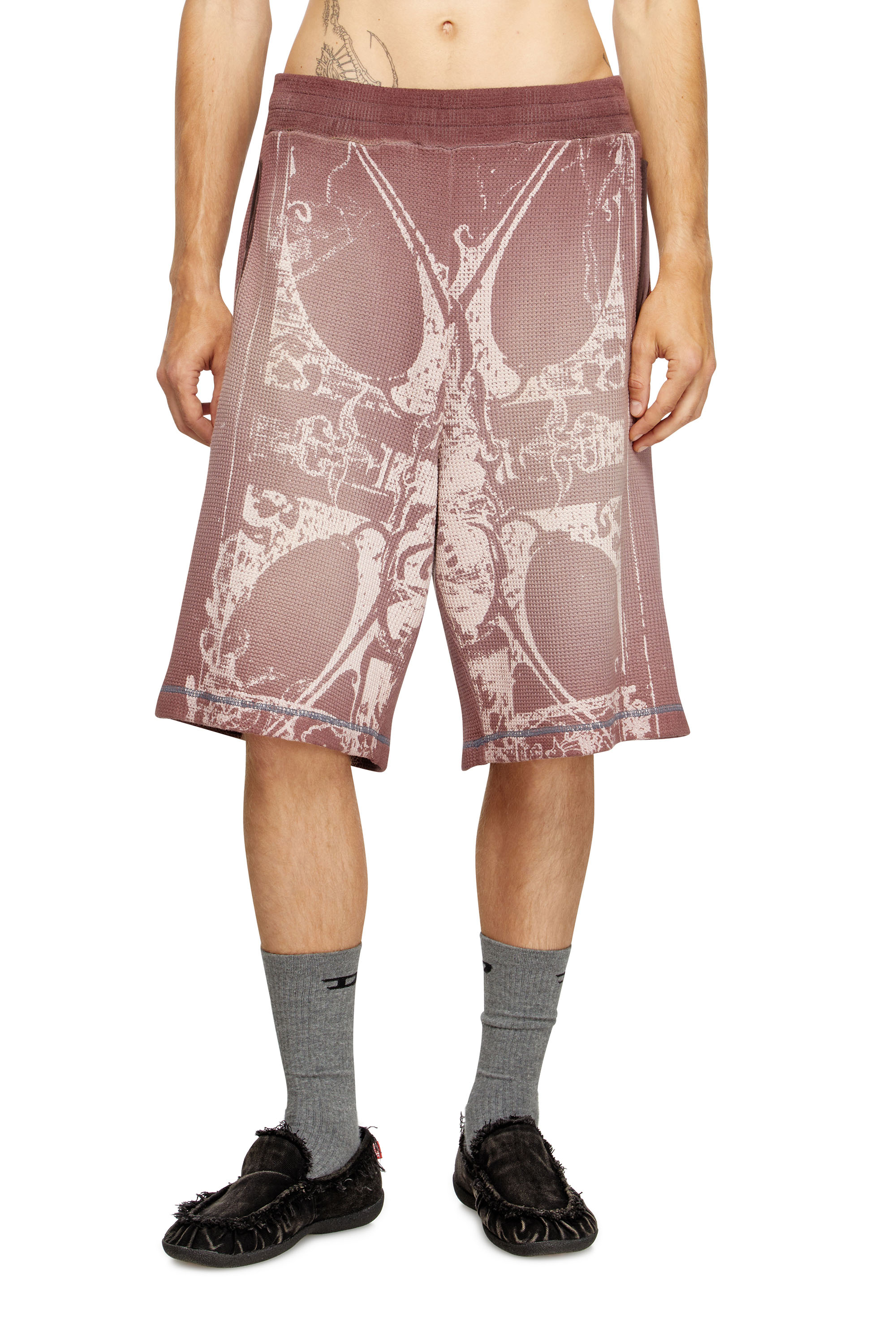 Diesel - P-WARKY-SHORT, Short gaufré avec imprimé médiéval Homme in Violet - 1