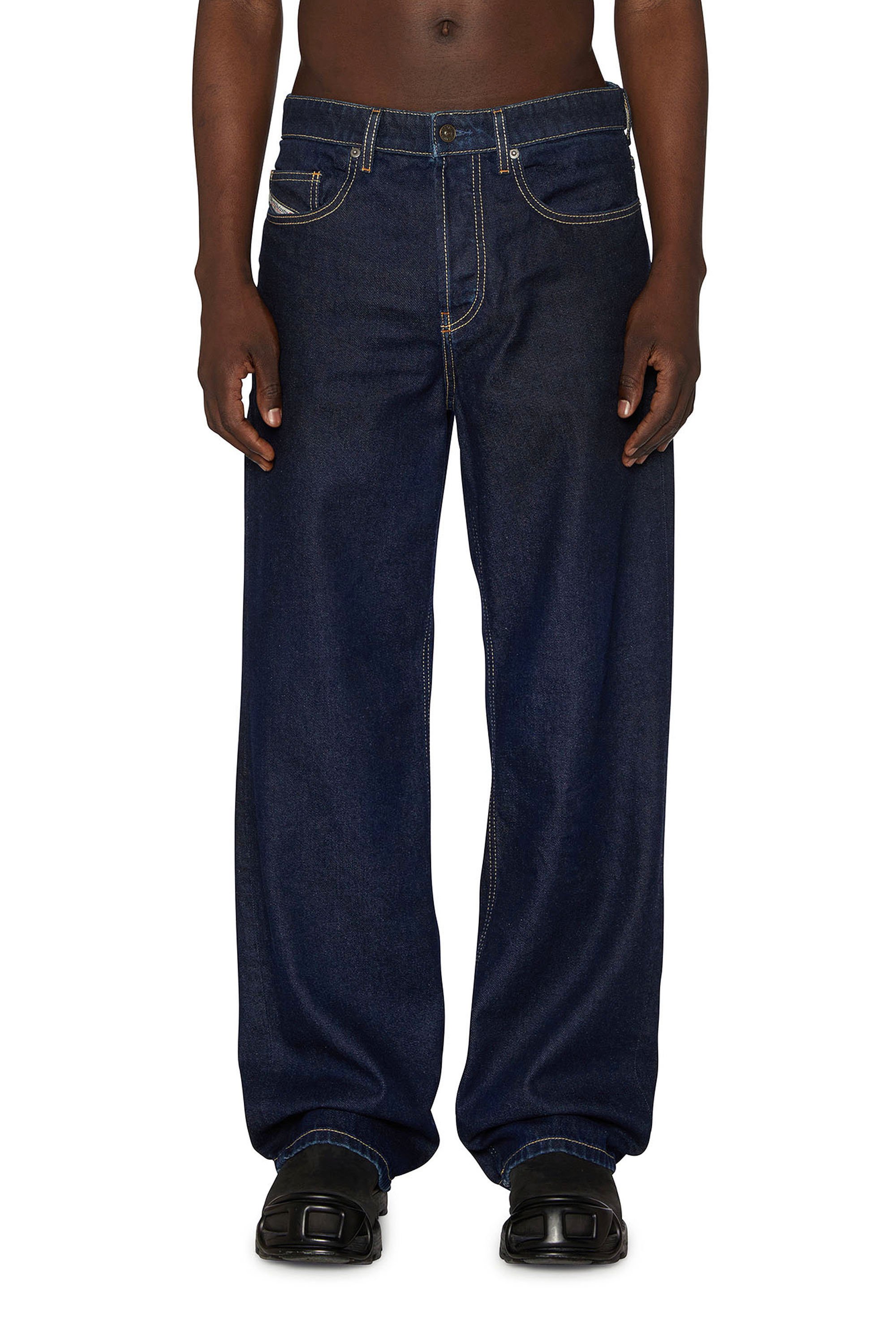 Diesel - Relaxed Jeans 2001 D-Macro 0GRDV Homme, Bleu Foncé - Image 2