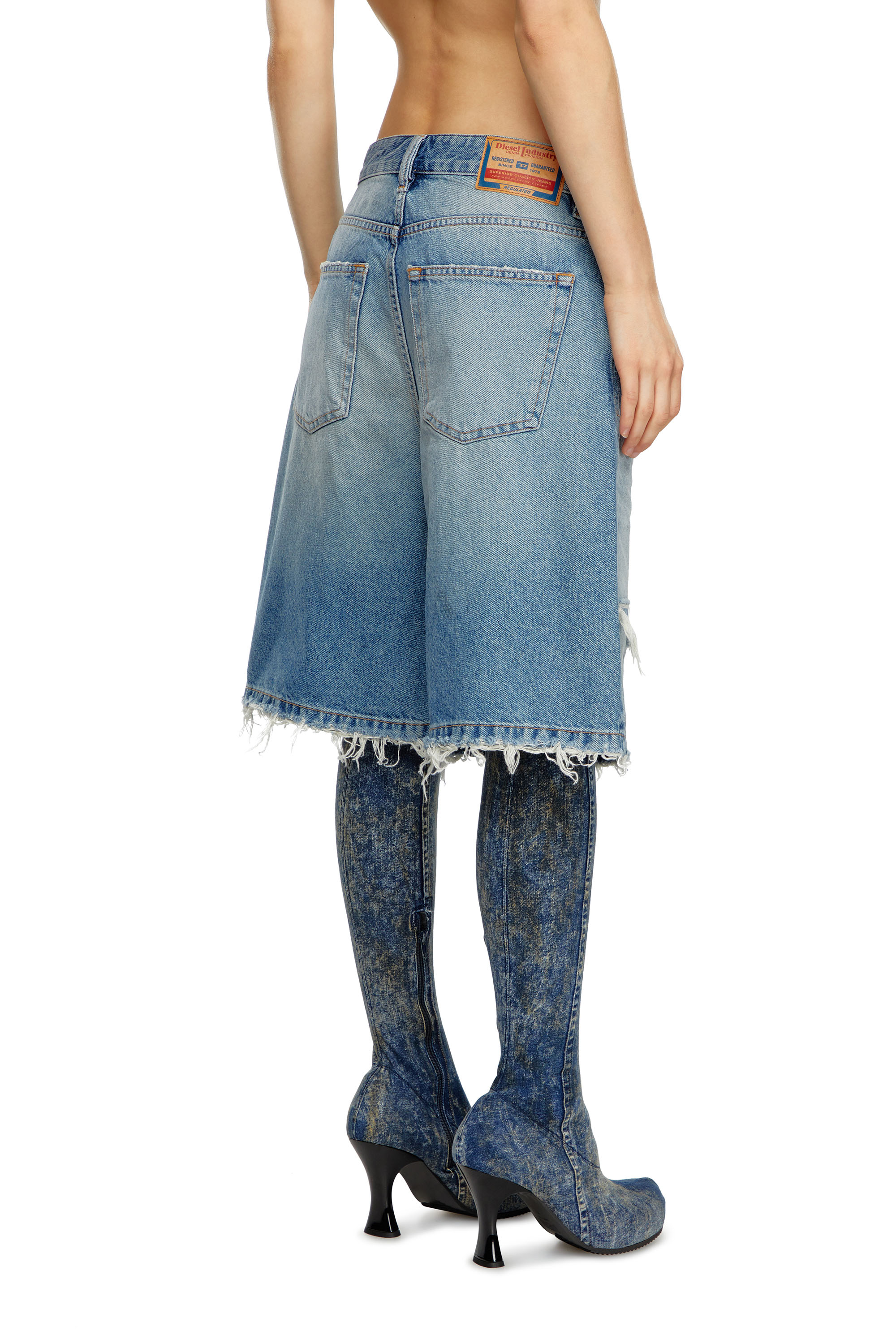 Diesel - DE-SIRE-SHORT, Short en denim effet déchiré-réparé Femme in Bleu - 4