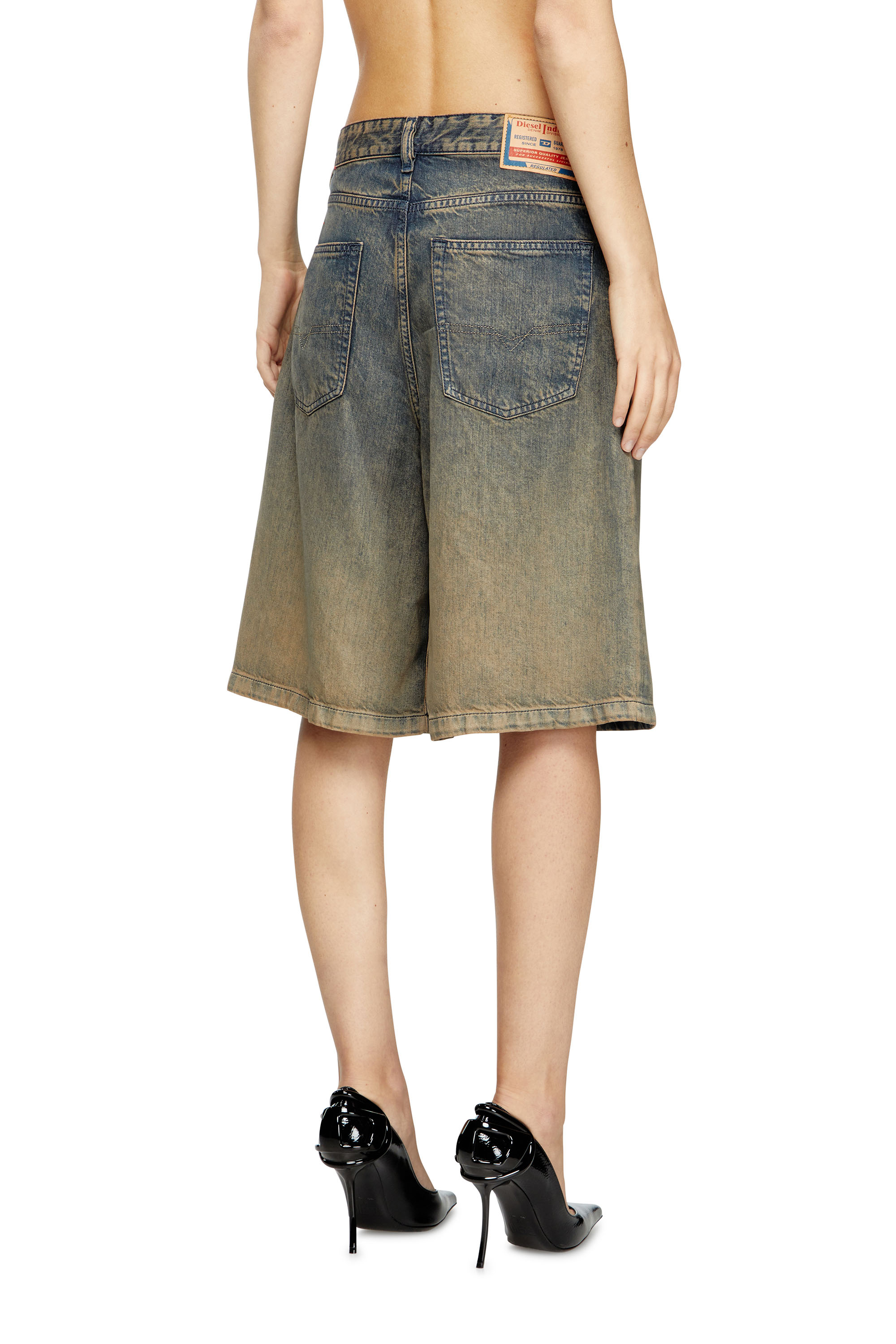 Diesel - DE-SIRE-SHORT-S, Short en denim fluide nuancé Femme in Bleu - 4
