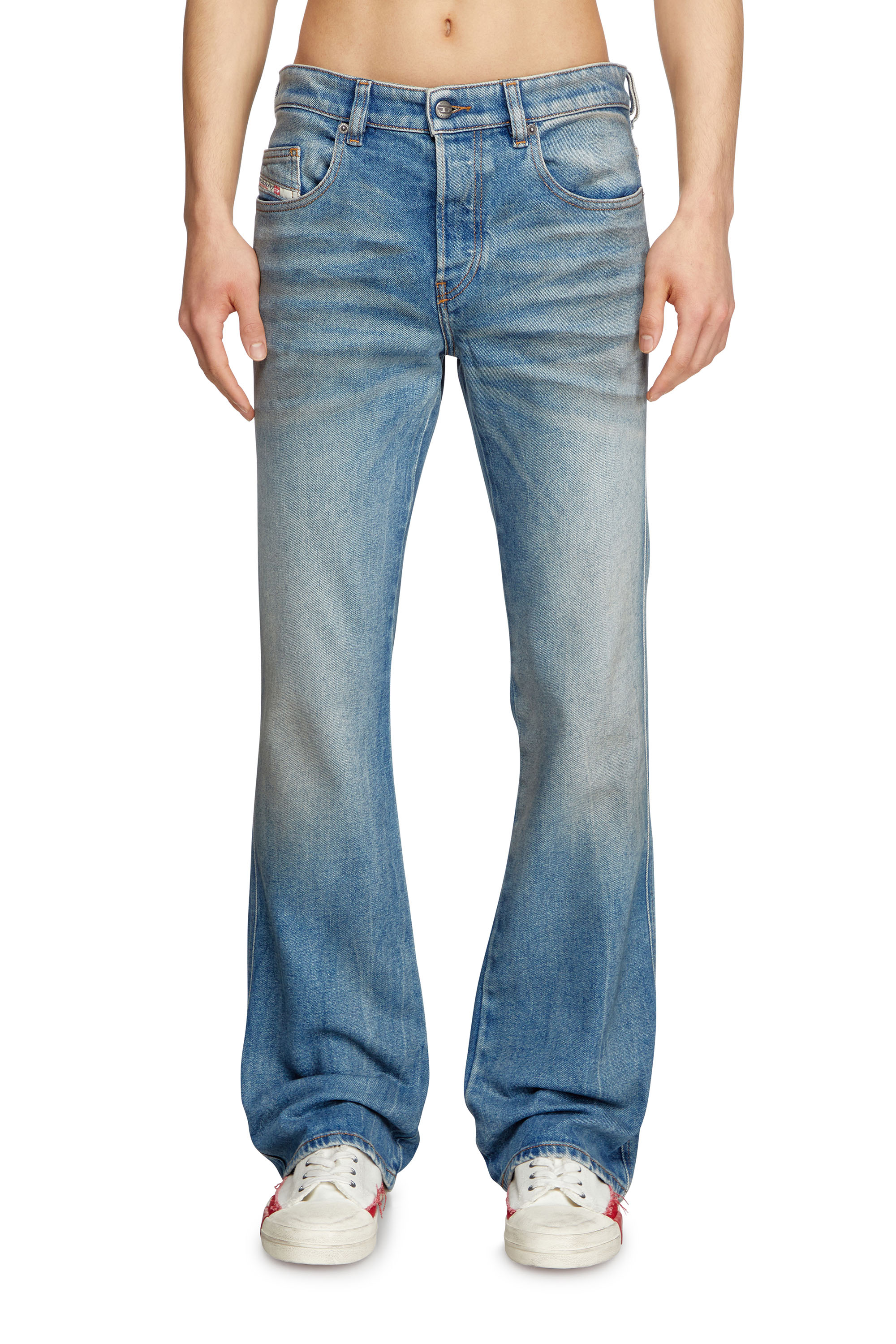 Diesel - Bootcut Jeans 1998 D-Buck 09L30 Homme, Bleu moyen - Image 2