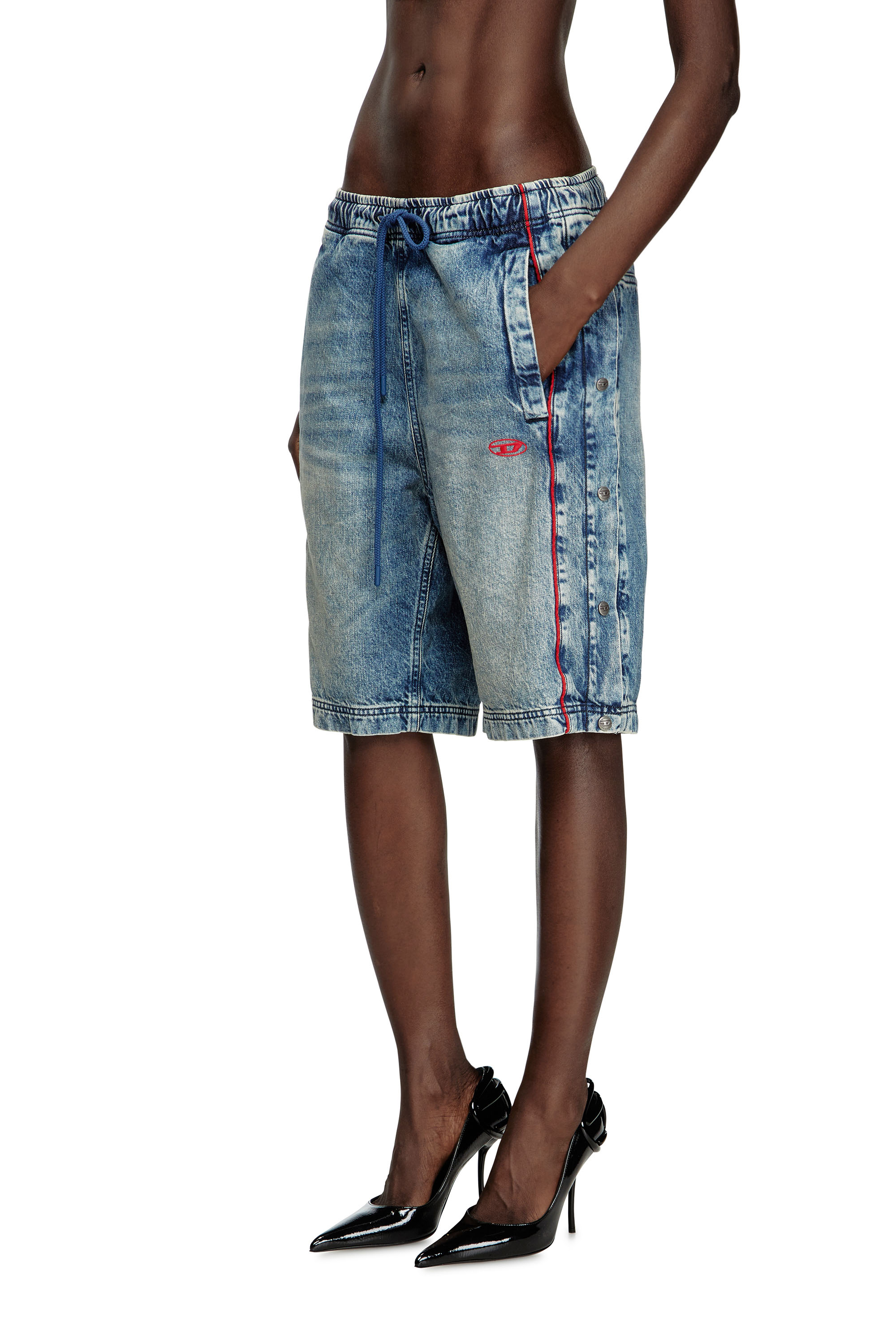 Diesel - D-AXFOR-SHORT-S, Short en jean avec passepoil rouge Mixte in Bleu - 1
