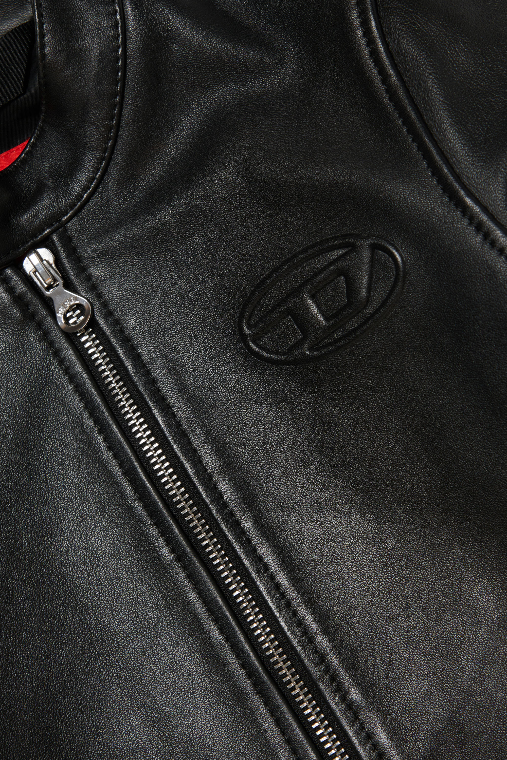 Diesel - JBLAC, Blouson biker en cuir avec logo embossé Homme in Noir - 3
